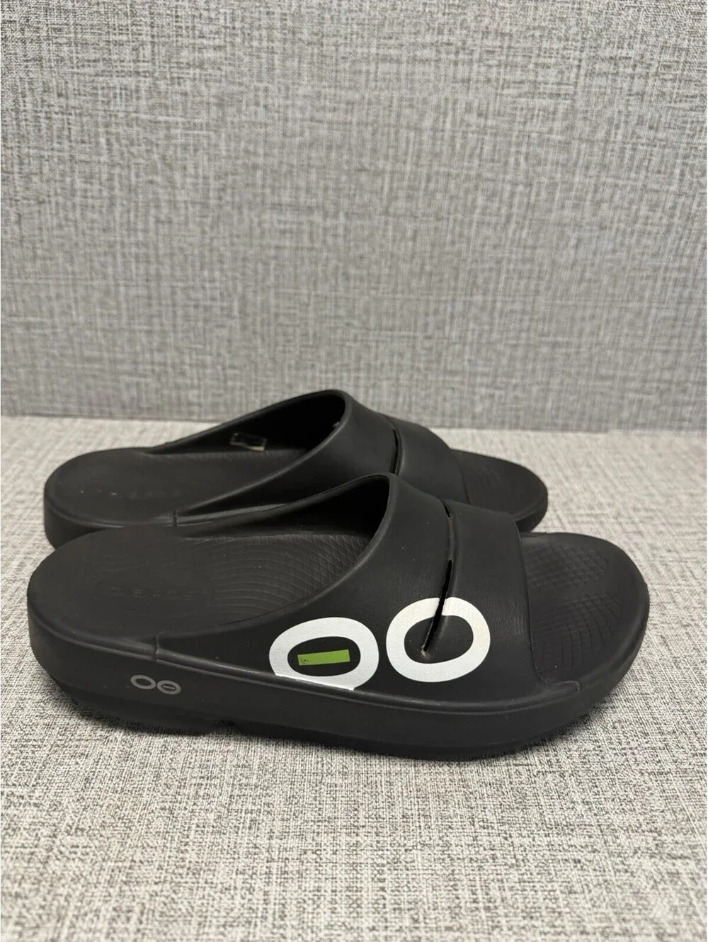 OOFOS Men's Black/White OOahh Sport Recovery Slides M5 W7 EU 38